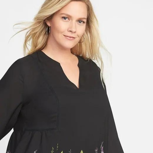 Old Navy Plus-Size Split-Neck Georgette Swing Top - Picture 5 of 6